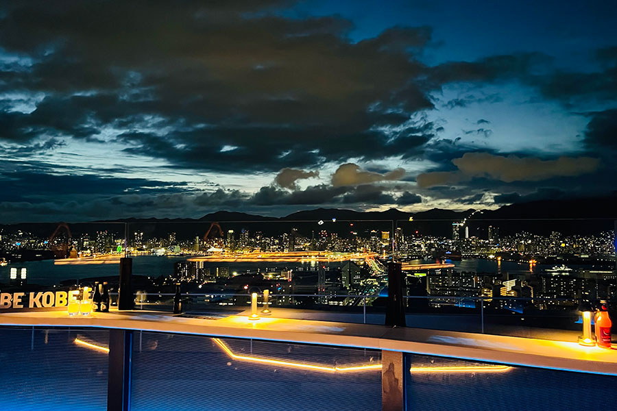 神戸ポートピアホテルの屋上「ソラフネ神戸」から見える夜景