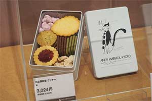 村上開新堂」のコラボクッキー缶も、限定グッズに注目 » Lmaga.jp