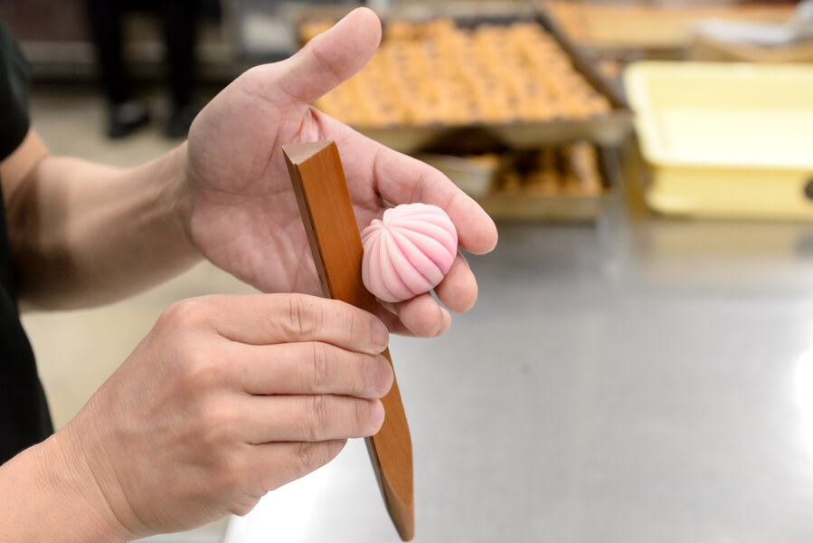 「同じものは2つとできないのが和菓子づくりのおもしろさ」という