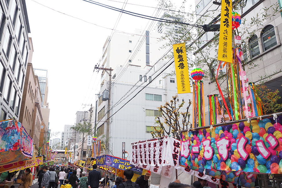 毎年11月におこなわれる、無病息災を祈願する『神農祭』（22日／大阪・道修町）