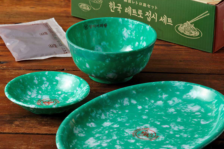 「オリジナル 韓国レトロ皿セット」（1300円）