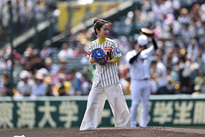 藤間爽子、甲子園で始球式に初挑戦「手が震えるくらい緊張」