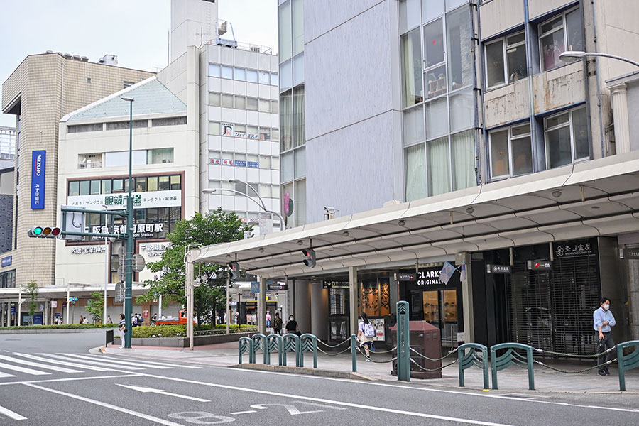 四条河原町交差点にある「コトクロス」ビル1階にオープン。阪急「京都河原町駅」からすぐの立地
