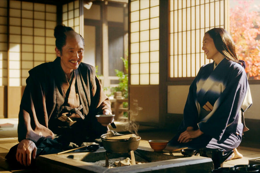 出奔し、妻・鍋(木村多江)と静かに暮らす数正(松重豊) (C)NHK