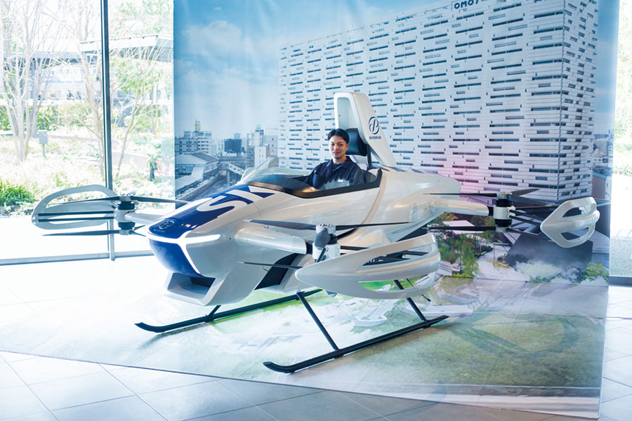 万博開催中は一部期間を除き、「空飛ぶクルマ」を展示。体験搭乗もできる。19:30~、宿泊者参加無料。※大阪・関西万博でデモフライトを行う機体とは異なる機種。