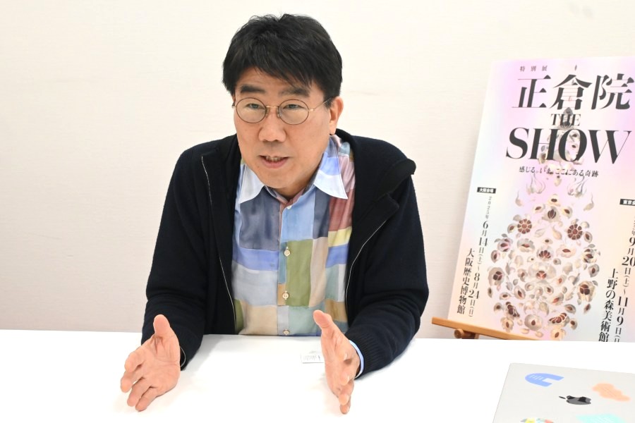 編集部のインタビューに答える亀田誠治(撮影:4月18日大阪市内)