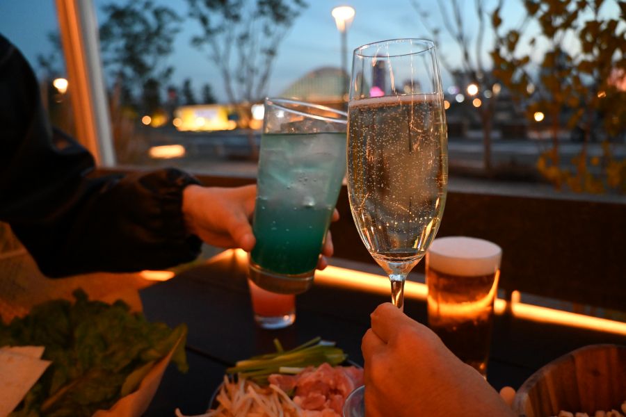 海沿いの景色を楽しみながら乾杯「TOOTH TOOTH MART FOOD HALL&NIGHT FES」