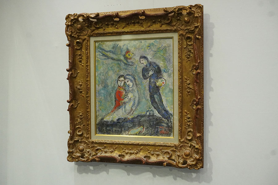 マルク・シャガールの「画家と婚約者」(2億5000万円)