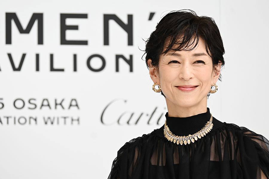 フォトコールに登壇した鈴木保奈美(5/21・大阪市内)