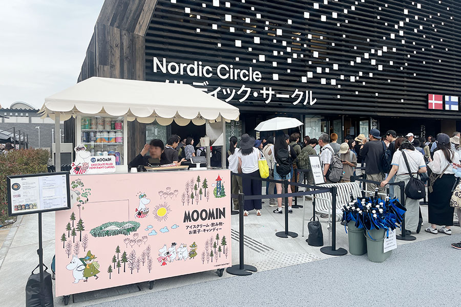 【ノルディック・サークル】の前にはムーミン柄のフードワゴン