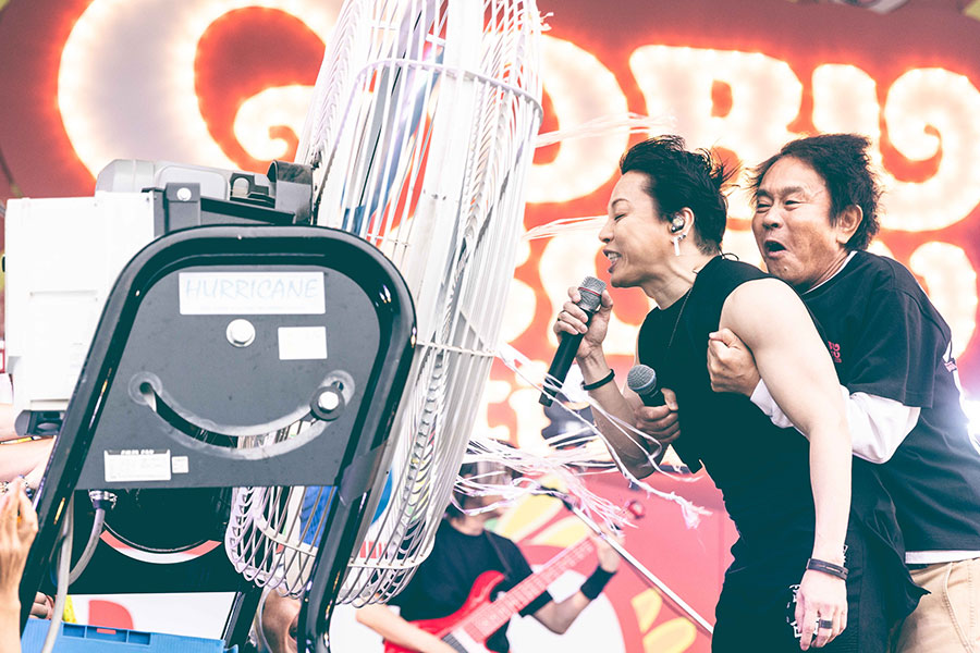 『ごぶごぶフェスティバル2025』にて、T.M.Revolutionと浜田雅功(5月11日・万博記念公園)(C)GOBU GOBU Festival 撮影:渡邉一生