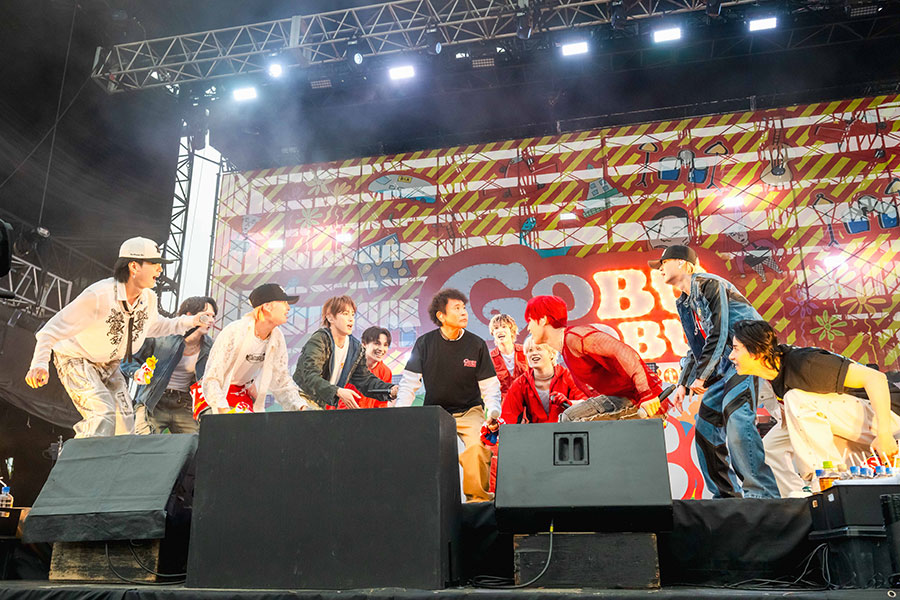『ごぶごぶフェスティバル2025』にて、JO1と浜田雅功(5月11日・万博記念公園)(C)GOBU GOBU Festival 撮影:ハヤシマコ