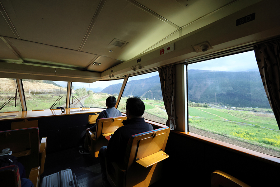 立野駅を過ぎると阿蘇五岳を望むことも