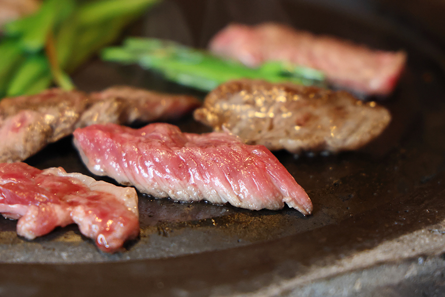 「熊本味わい溶岩焼き膳」(3100円)