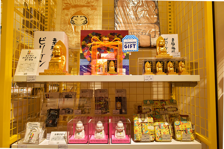 大阪らしい「ビリケンさん」アイテムも用意(大阪市内・5月20日)