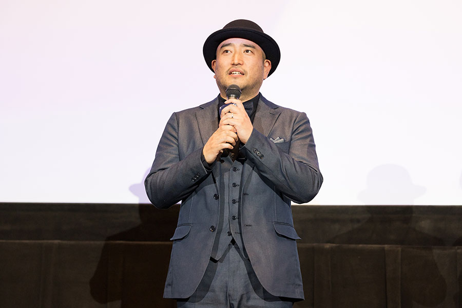 丸山を主演に選んだ理由について「長編を撮ったこともない監督なので、最初は丸山さんを念頭に置けるような状況じゃなかった」といい、「(丸山さんのことを息子のように思っている)あるベテランプロデューサーから、『だったらうちの隆平を使え』と言われた」と明かした