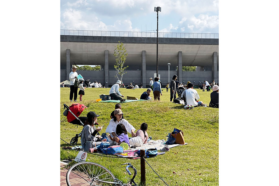 「長居公園」中央広場の様子