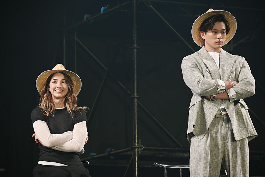 『大阪コミコン2025』にて、ギネス記録に挑戦するエミリー、新田真剣佑(5月4日・大阪市内)