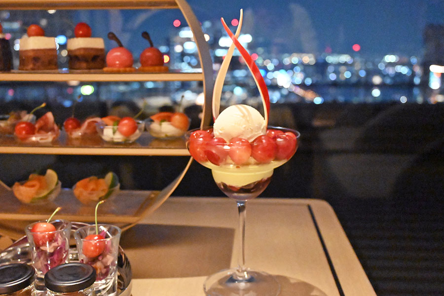 さくらんぼがふんだんに使われた「Afternoon Tea "VOYAGE" La saison des cerises」5月1日〜31日