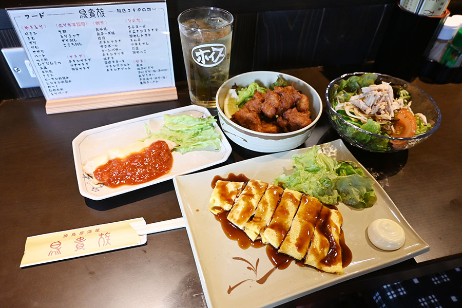 「鳥貴族1号店 俊徳店」(大阪府東大阪市)のメニュー。「鳥平焼」「鳥チーズ焼」「唐揚」「チキンサラダ」「ホイス(ノーマル)」全250円均一!