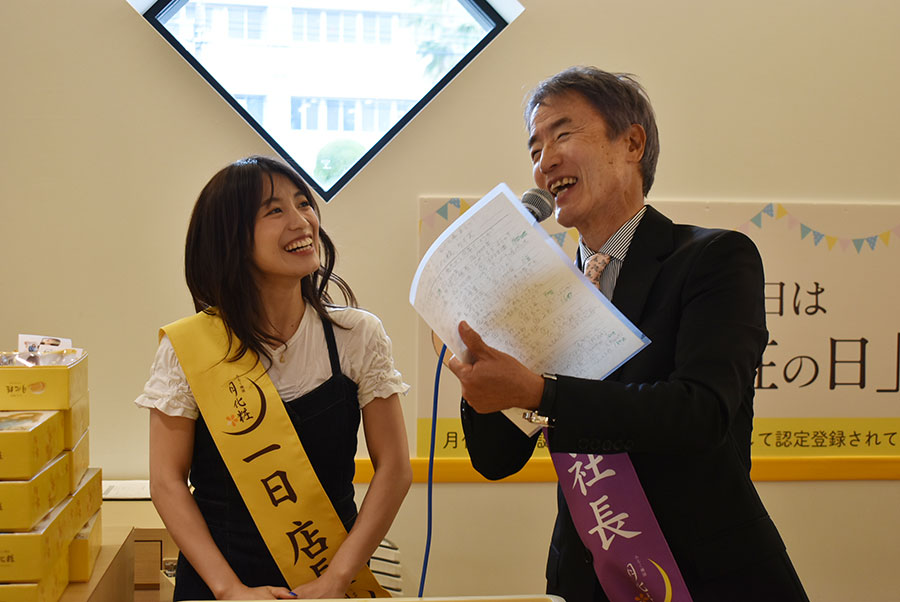 初対面にして軽快なやり取りを披露したmiwaと太平サブロー(阪南市・5月21日)