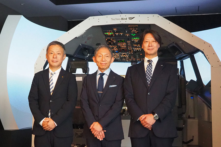 メディア内覧会に登壇した(左より)「南海電気鉄道」執行役員・藤本兼三氏、「トゥーエイトレフト」 CEO・伊藤 世一氏、「ANAファシリティーズ」取締役常務執行役員・沖本 睦男氏(6月24日・大阪市内)