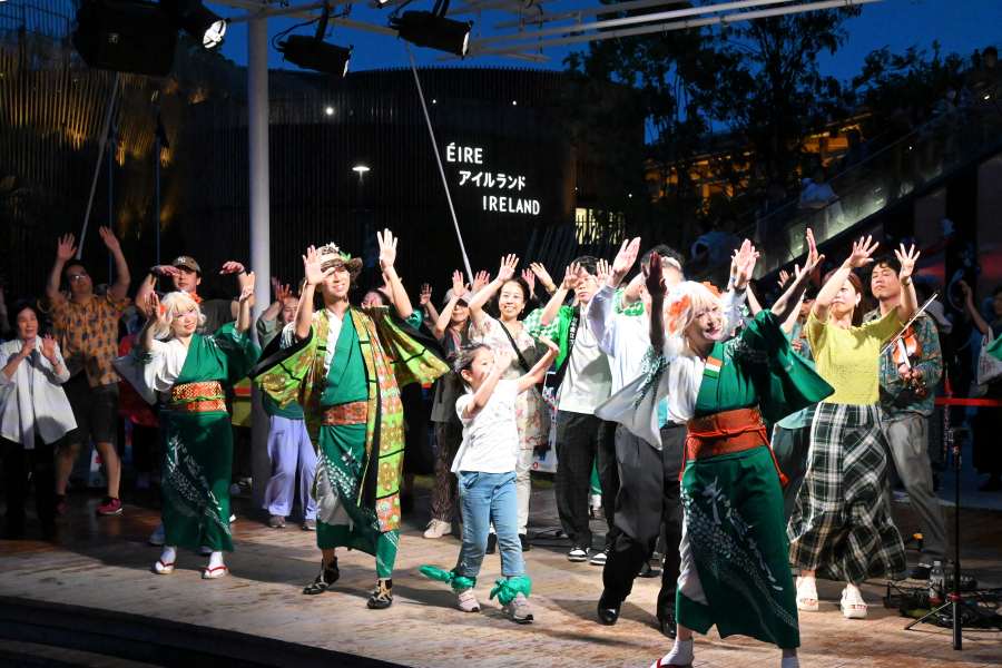 観客も一緒に!「アイリッシュ盆踊り」の振付をレクチャー(6月14日大阪・関西万博)