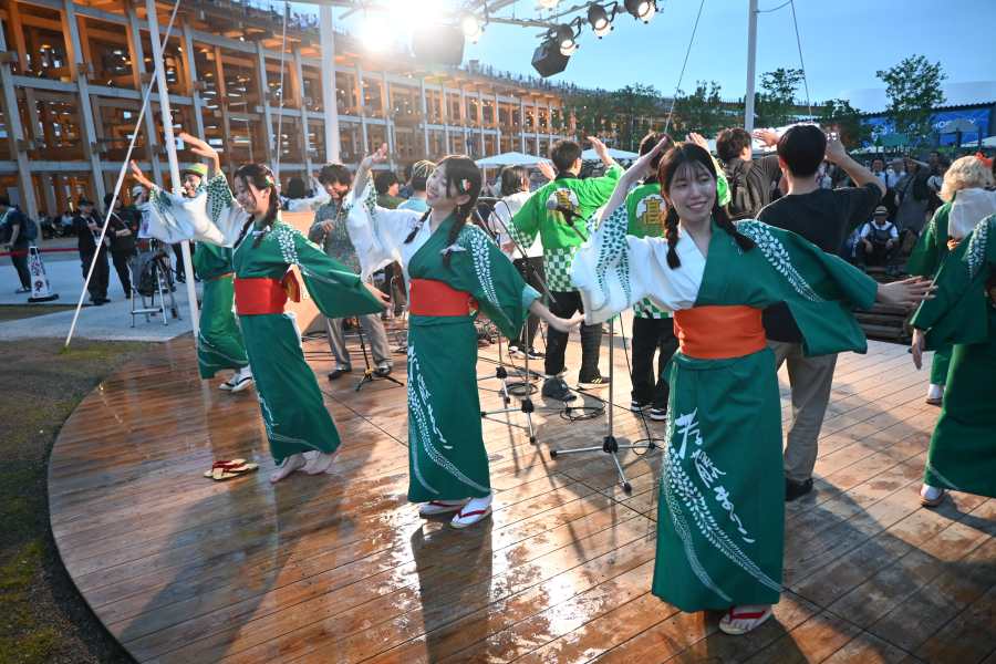 「アイリッシュ盆踊り」の振付をレクチャー(6月14日大阪・関西万博)