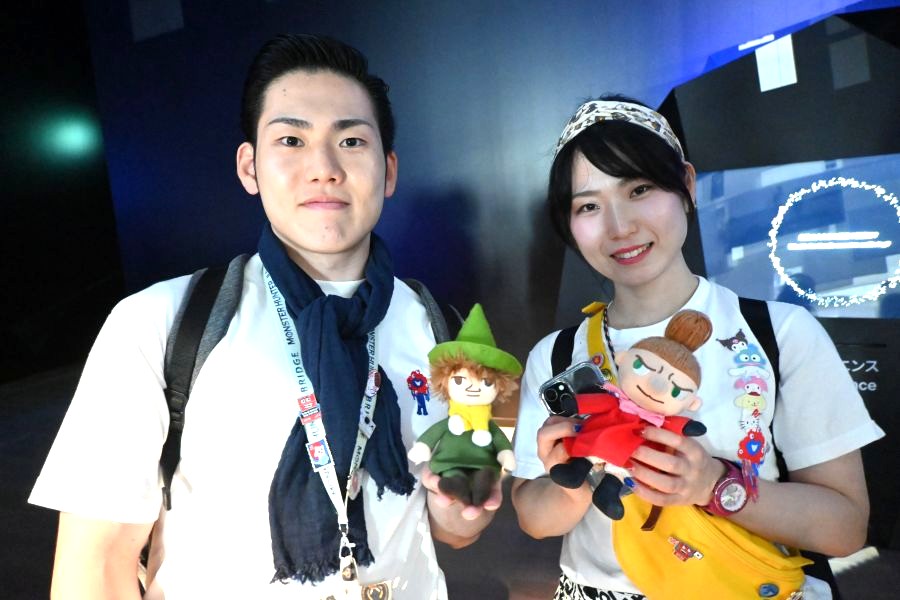 ムーミングッズを身に着けたファンが多数来場(6月12日/大阪・関西万博 撮影:Lmaga.jp編集部)