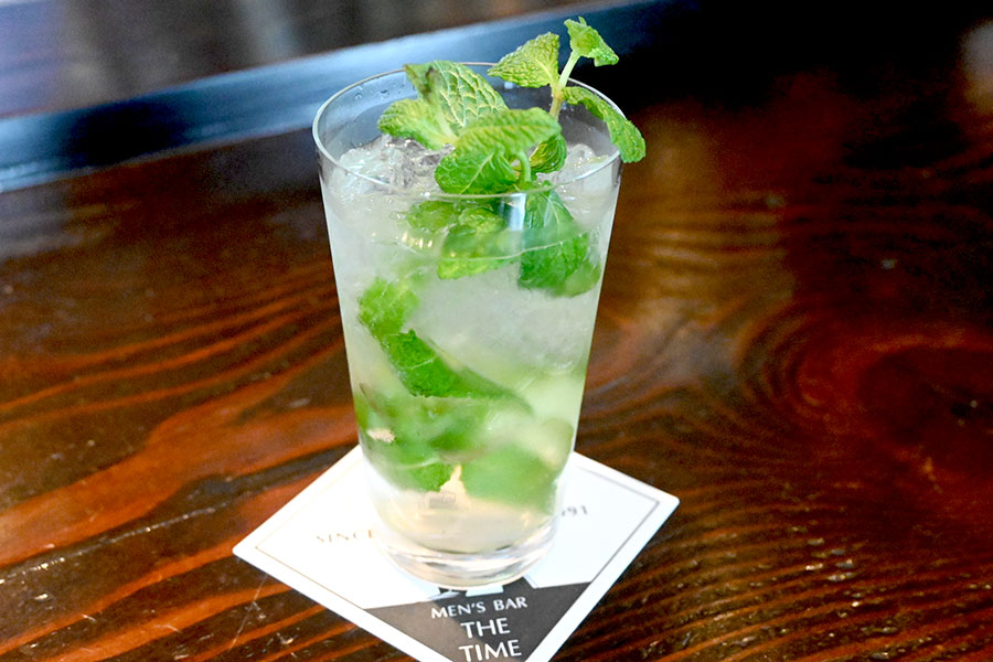 「BAR THE TIME」の名物のひとつ、「宮モヒート」