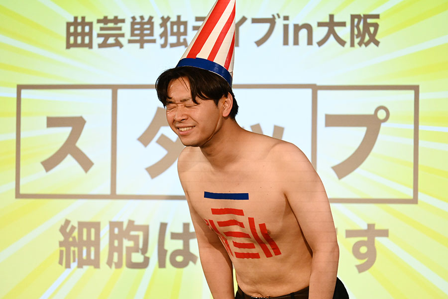 『原田フニャオ曲芸単独ライブ in 大阪』での原田フニャオ(6月21日・大阪市内)