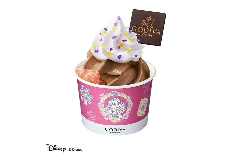 「ゴディバ×塔の上のラプンツェル」コラボメニュー「ソフトクリーム ピーチジュレ&チョコレート」(ワッフルコーン 790円、カップ 790円)