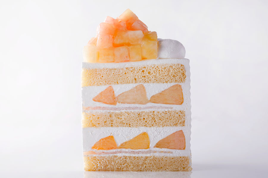 「パティスリーサツキ」の新エクストラスーパーピーチショートケーキ(1個3996円)