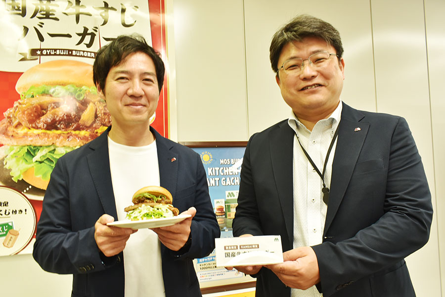 左から、商品本部商品開発部の青山哲久さん、坂田暁FC事業本部西日本FC事業部長