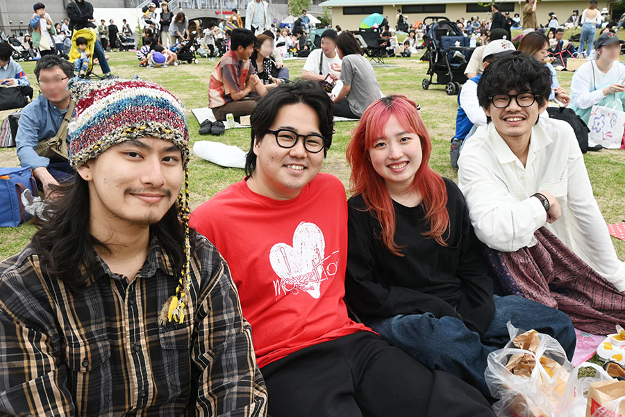 DENIMSのコピーバンドをしている大学生4人組