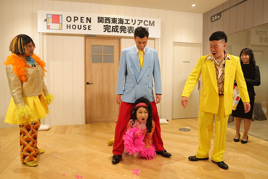 会見では、同社の社員・亀田さんを交えたミニ新喜劇もおこなわれた(大阪市内・6月11日)