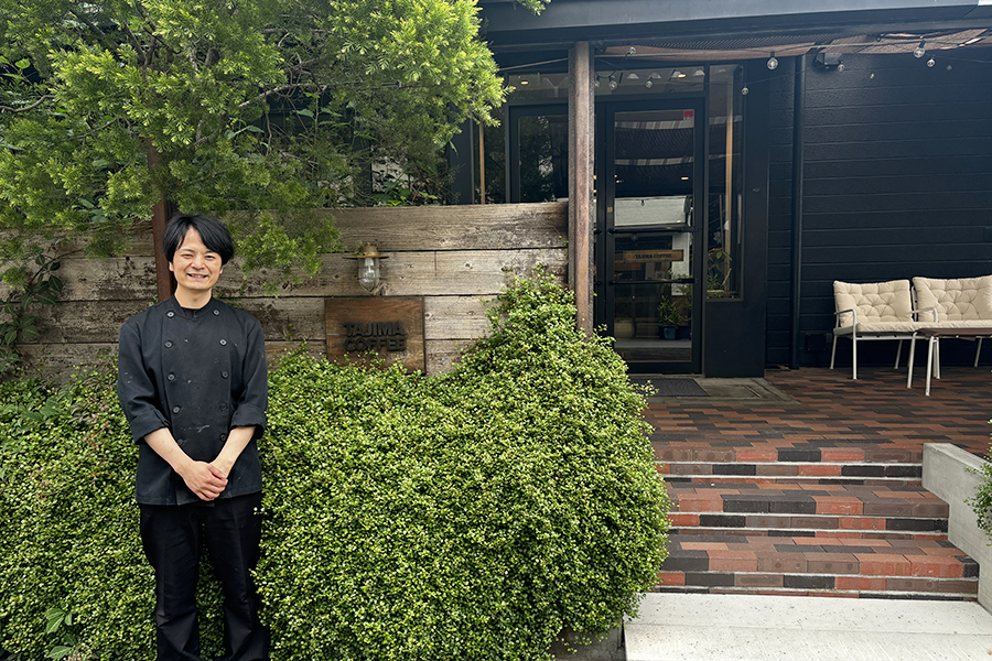店主であり、パティシエでもある瀬尾貴史さん。ケーキ、焼き菓子などのスイーツ開発を担当