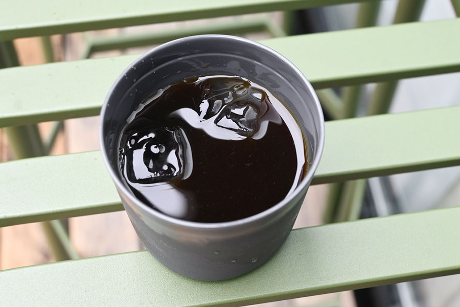 ノルディックサークルのアイスコーヒー(850円)。この日の豆はケニア