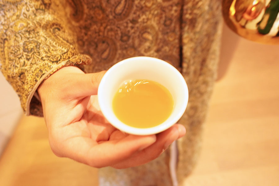 コーヒーとは思えない黄金色が特徴