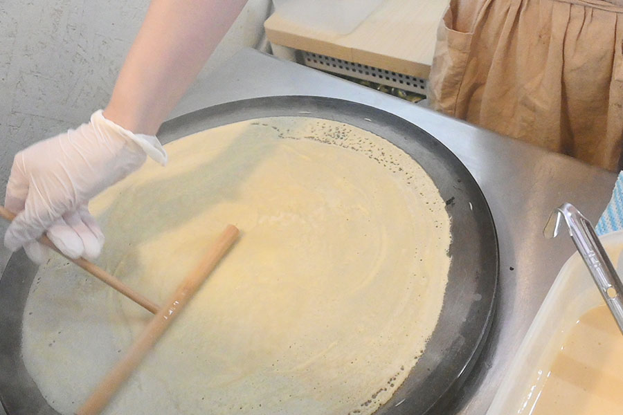 クレープの生地は全て焼きたて