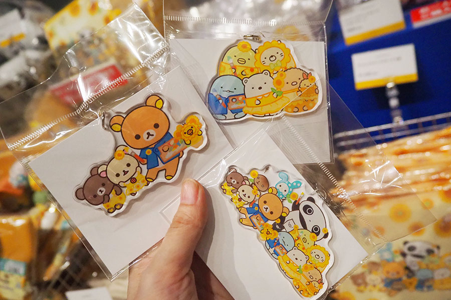 「サンエックス」人気キャラが豪華に集結した「アクリルキーホルダー」(各880円)
