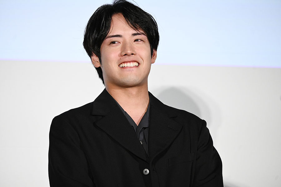 「9年くらい行けてないUSJに行きたい。行ってくれる友だち募集中です」と話す赤楚衛二(7月16日・大阪市内)
