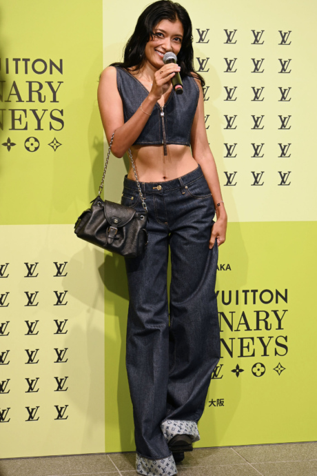 ルイ・ヴィトンの展覧会にともないおこなわれたレセプションに登場したローラ(7月14日・Lmaga.jp撮影)