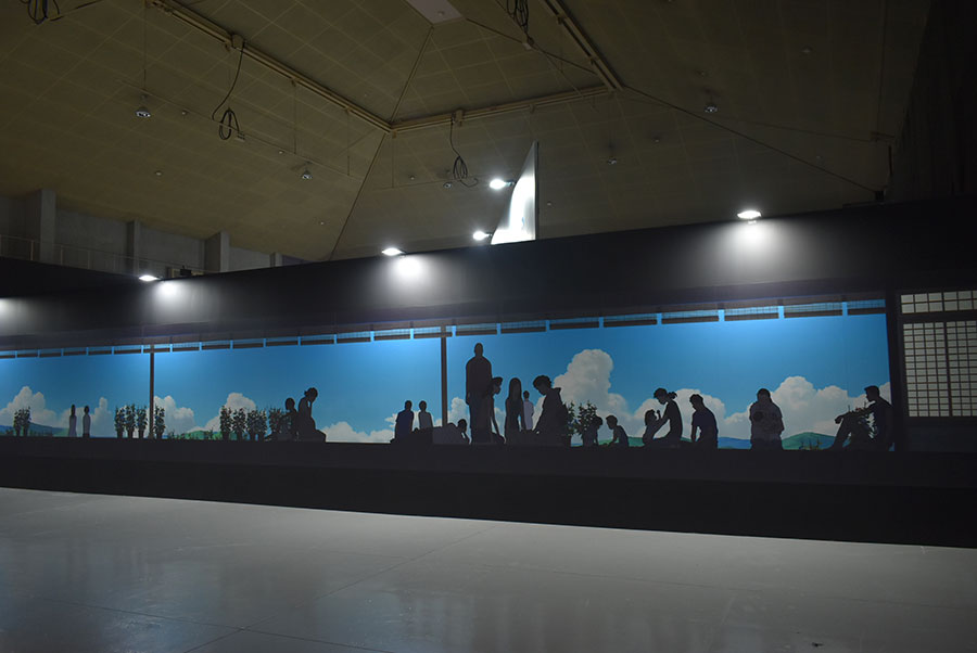 15mの横長展示で陣内家の縁側を再現