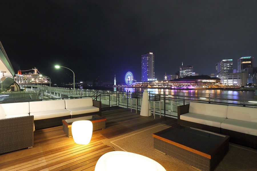 「39days KOBE」ルーフトップの夜の様子