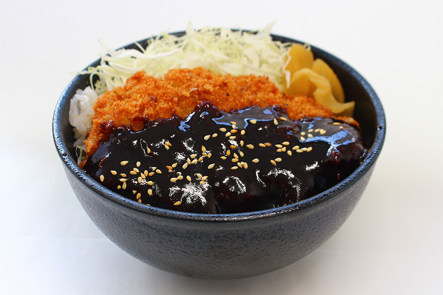 「大阪グルメ EXPO2025」に出店する愛知「名古屋八丁」の秘伝八丁味噌カツ丼