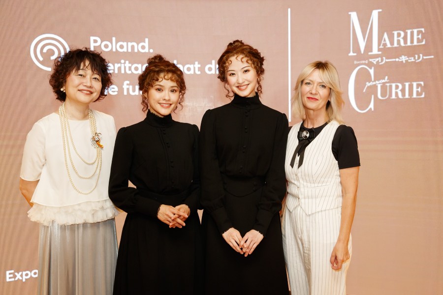 演出の鈴木裕美、崑夏美、星風まどか、日本国際博覧会ポーランド政府副代表マルタ・ジェリンスカ氏(8月25日/大阪・関西万博 ポー