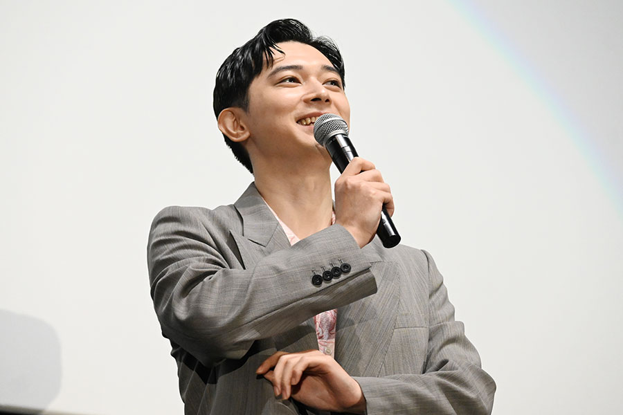 女形を演じるうえで「ずっと姿勢を気をつけていた」という吉沢亮。「剣道と水泳をしていたので肩幅でかめの男なんですけど、この肩をいかに消すか、肩をどれだけしまえるか。一番苦労したのはそこですね」と明かした(8月10日・大阪市内)