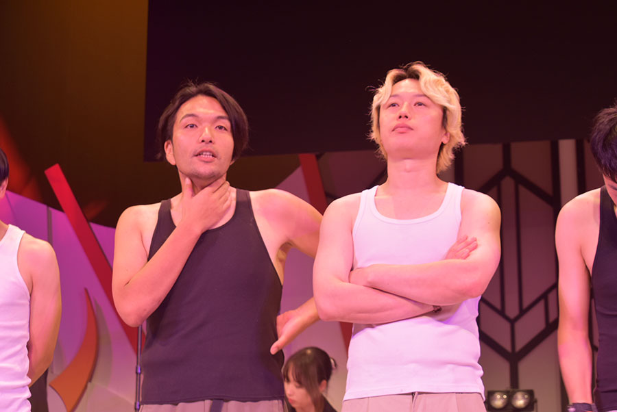 マンゲキOBとしてライブを主催した見取り図。左から盛山晋太郎、リリー(大阪市内・8月3日)