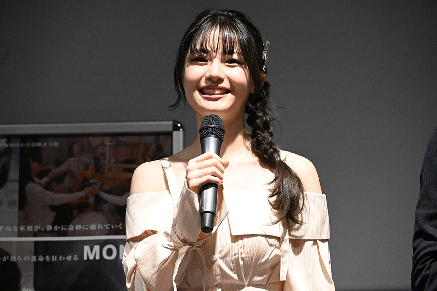 映画『メイソウ家族』の舞台挨拶にて、「YUI」「MONOS」に出演した三浦理奈(8月26日・テアトル梅田にて)